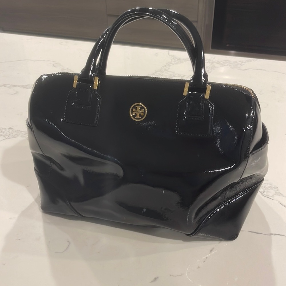 Black Tory Burch bag - the perfect fall accessory!!